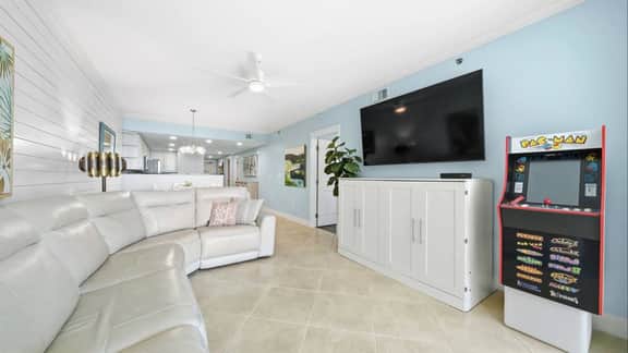 NO FEES Beachfront • Lazy River • Sleeps 8 • Waterscape